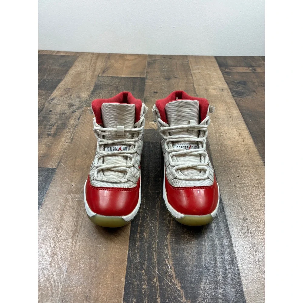 Jordan 11 Retro Cherry 2022 Kids Size 2.5Y White Red 378039-116 Good Condition